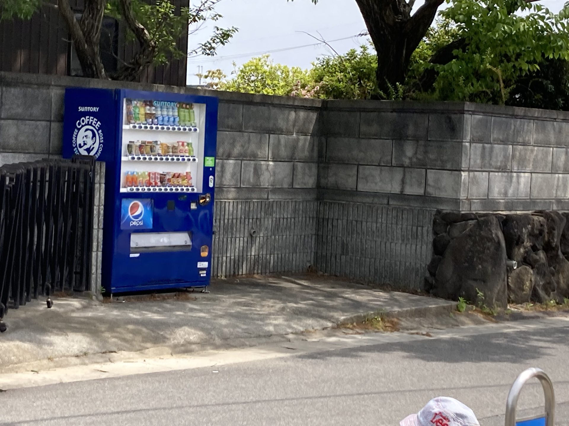 竹取公園の外にある学びの森付近の自動販売機①