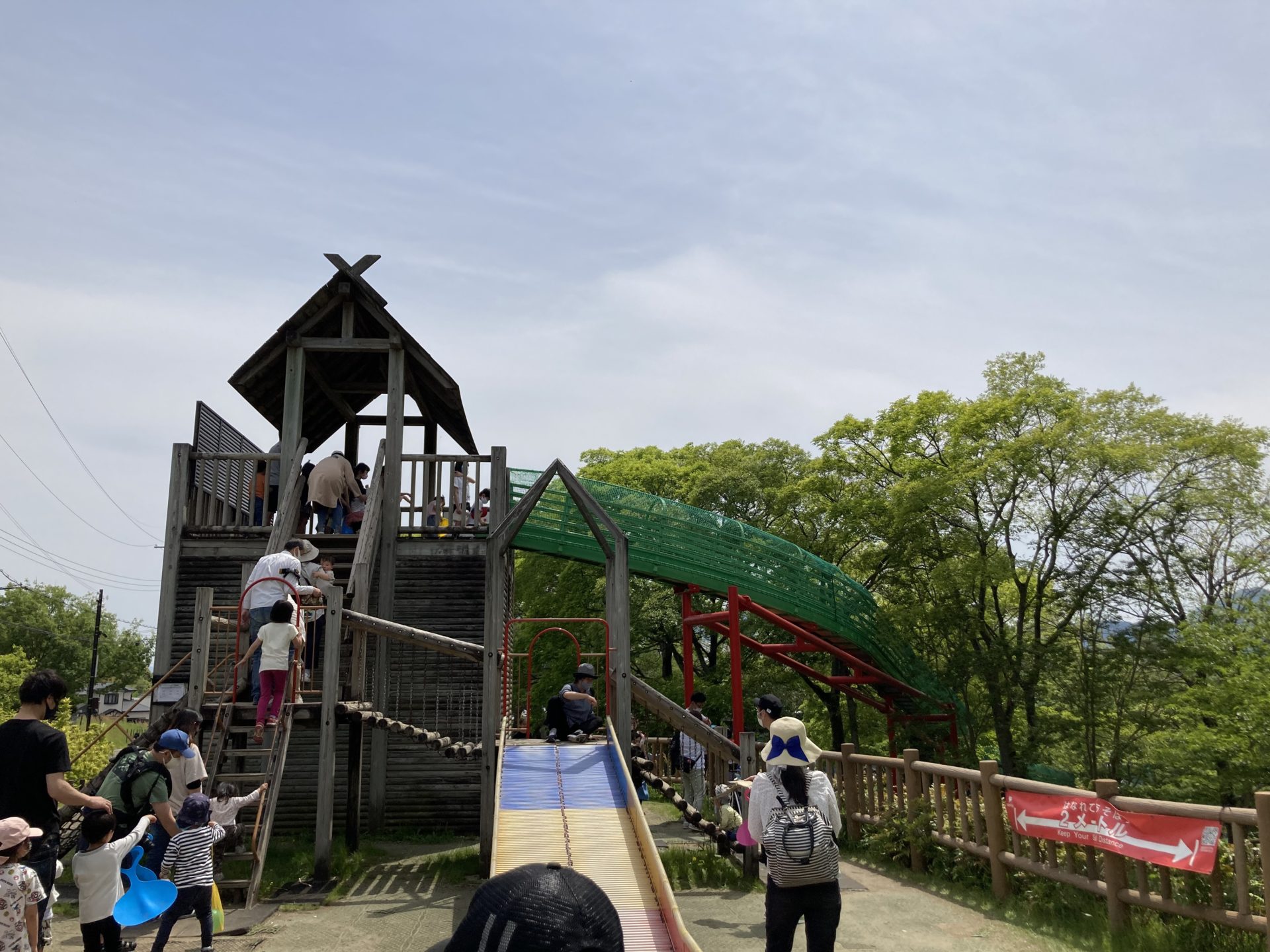 竹取公園のローラーコースターのスタート地点の高い塔
